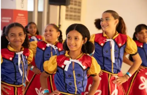 Crianças da Acreditar em apresentação